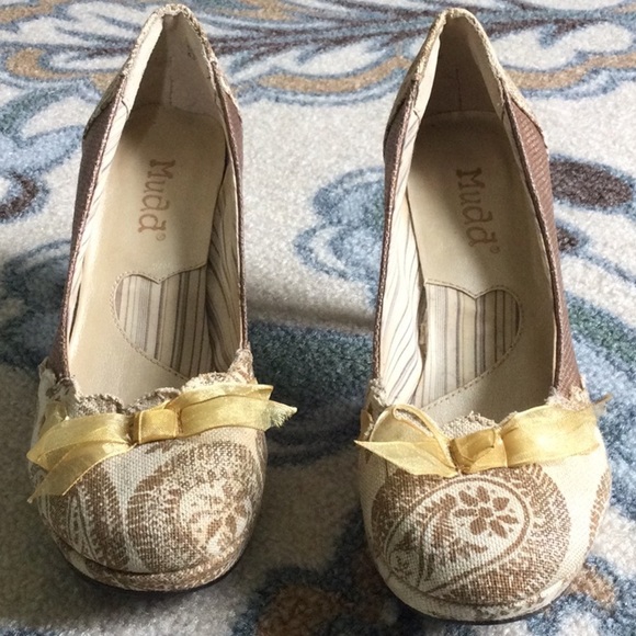 Mudd Adagio Heels Linen Floral Tapestry Wood Heels Sz 6.5 - Picture 3 of 12